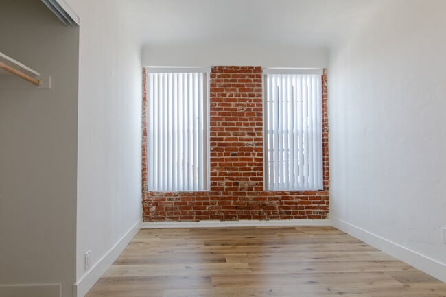 Building Photo - Newly Renovated Apartments