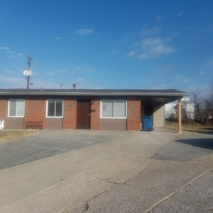 Primary Photo - 16 Duplex Ct