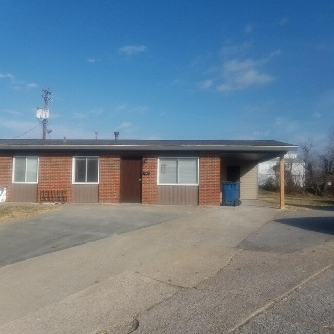 Building Photo - 16 Duplex Ct