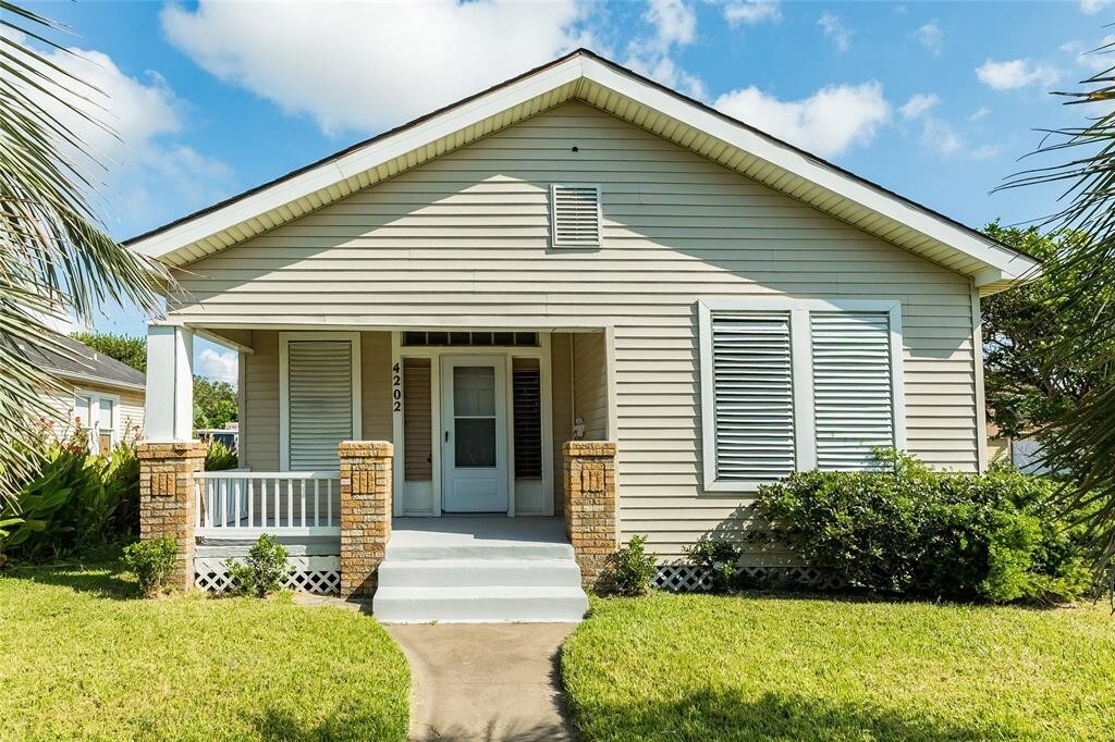 4202 Avenue T 1/2, Galveston, TX 77550 House for Rent in Galveston