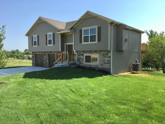 Primary Photo - 406 Sunflower Dr