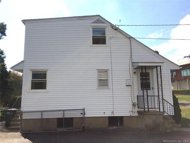 Building Photo - 1645 Old Town Rd