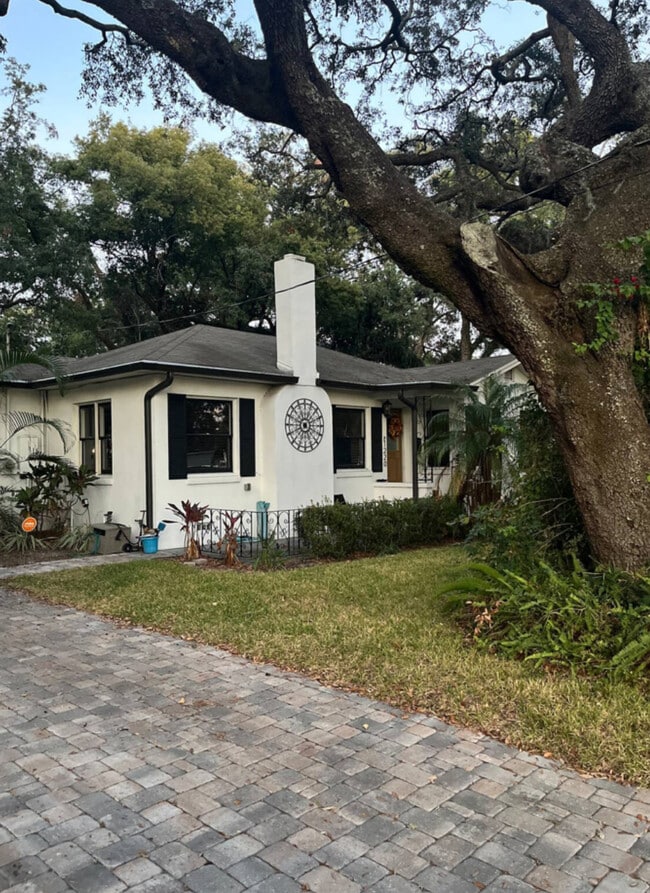 Beautiful historic home with modern touch - 1220 E Mohawk Ave