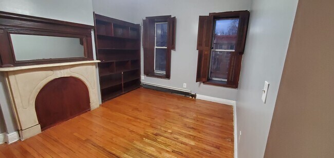 Building Photo - 184 Lewis Ave