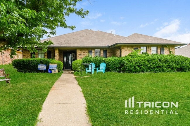 Building Photo - 207 Tanglewood Dr