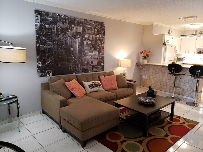 Sala de estar - 4011 N Meridian Ave