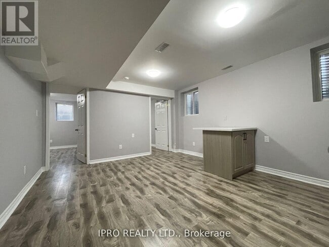 Photo du bâtiment - 5837 Churchill Meadows Blvd