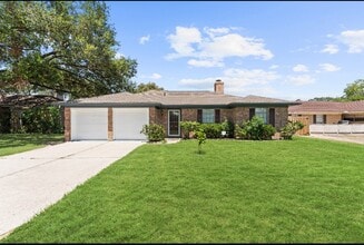 Building Photo - 815 Pebbleshire Dr