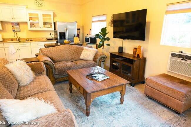 Foto del edificio - 18093 Bluegrass Rd