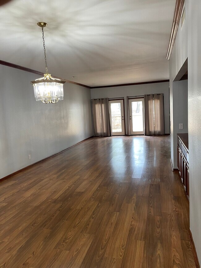 Sala de estar separada del comedor - 8000 Donore Pl