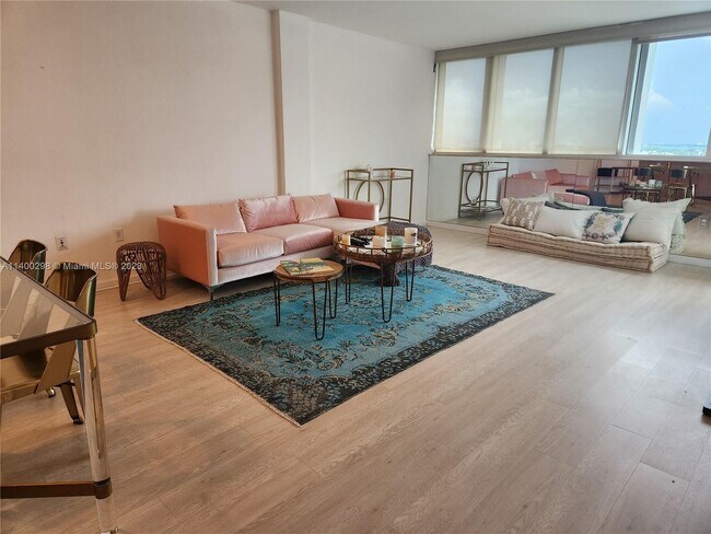 Foto del edificio - 10275 Collins Ave