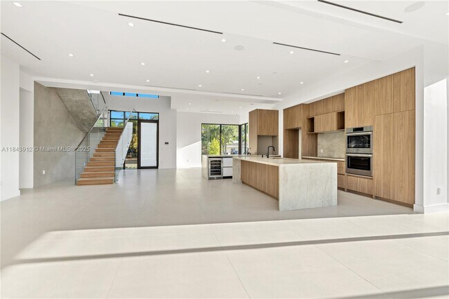 Foto del edificio - 2050 S Hibiscus Dr