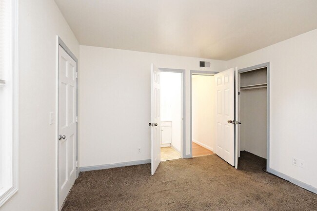 Foto del edificio - Pet-Friendly 2BR Apartment in Convenient Louisa Location