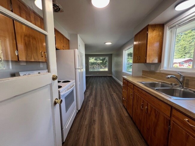 Building Photo - Chester Street 5-PLEX