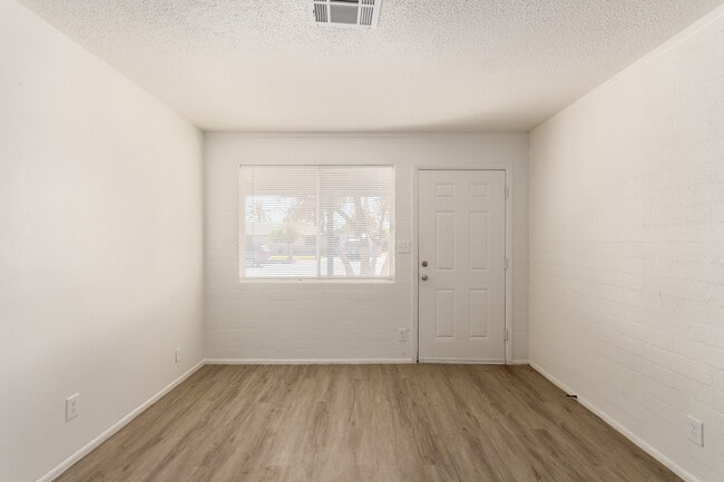 Building Photo - Maverick West Apartments