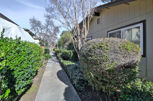 Foto del edificio - 118 Flynn Ave