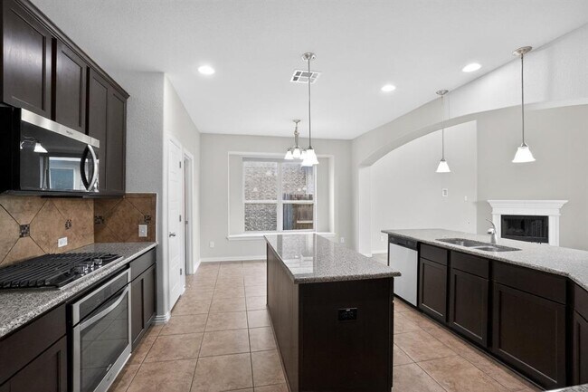Building Photo - 348 Vista Gardens Dr