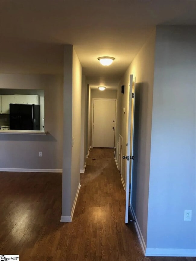 Building Photo - 100 Buttercup Way