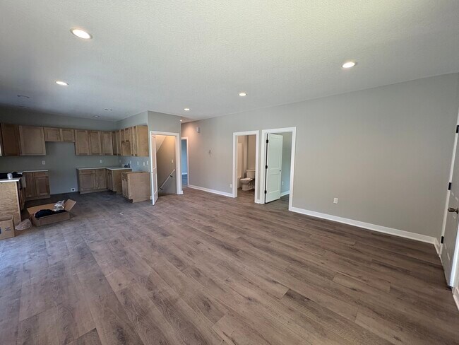 Building Photo - 405 Main St