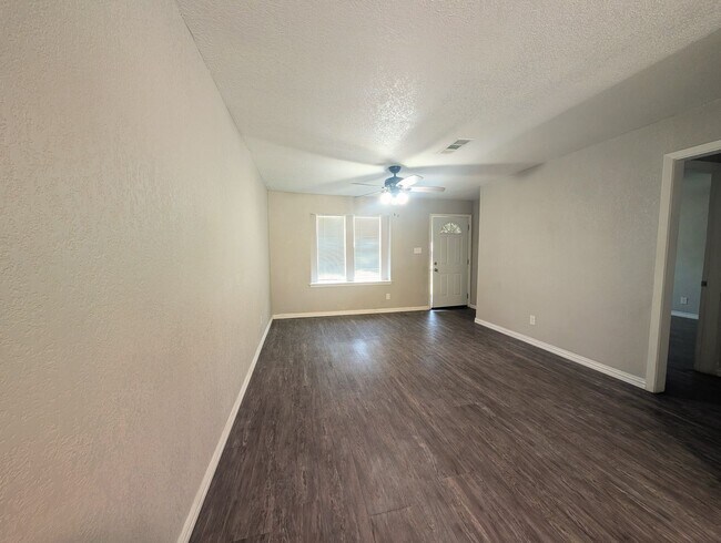 Foto del edificio - 2400 Brookridge Dr