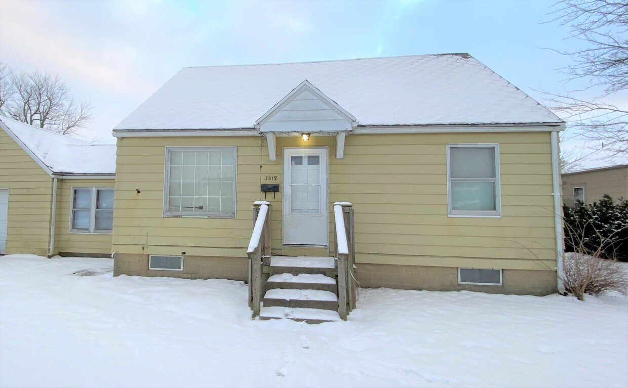 3519 Lincolnway E, Mishawaka, IN 46544 House for Rent in Mishawaka