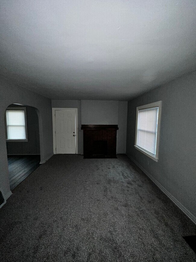 Building Photo - Charming 3/4 bedroom home ready to lease!