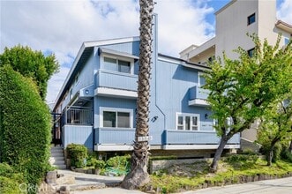 Building Photo - 13041 Moorpark St