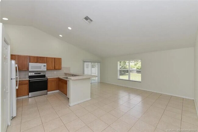 Foto del edificio - 1125 SW Estaugh Ave