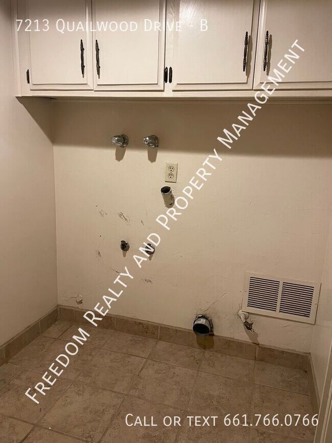 Foto del edificio - 7213 Quailwood Dr