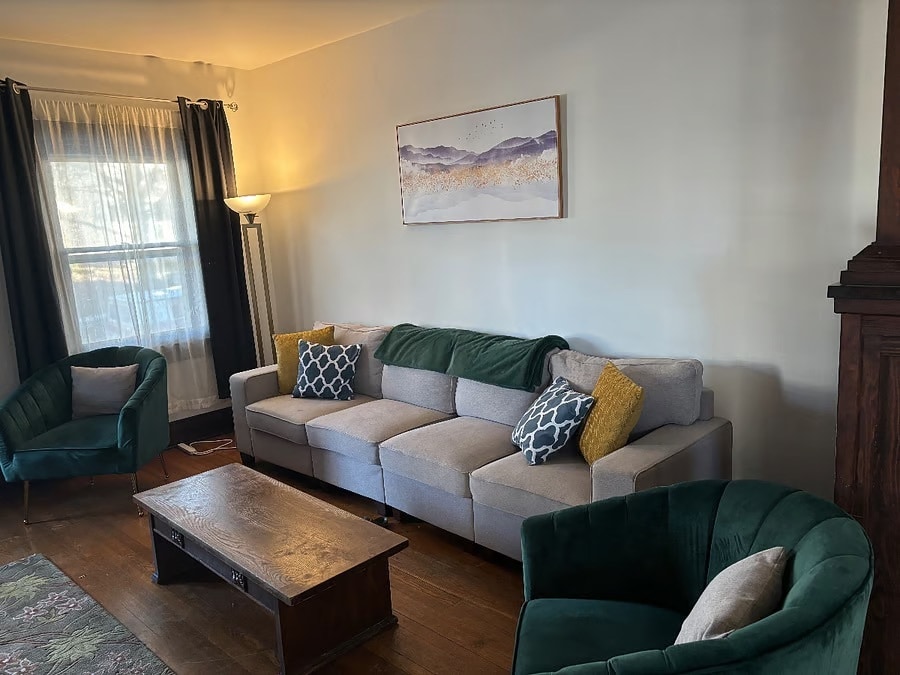 Livingroom - 1039 Highland Ave