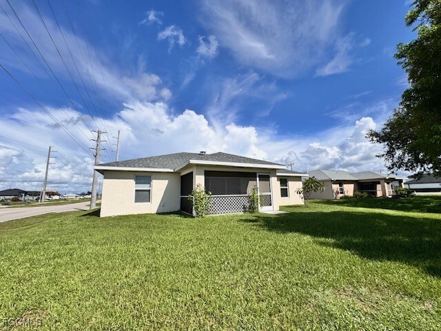 Building Photo - 2324 NE Juanita Pl
