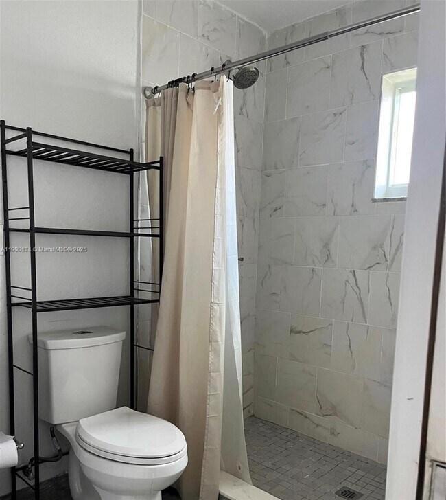 Foto del edificio - 2001 N Park Rd