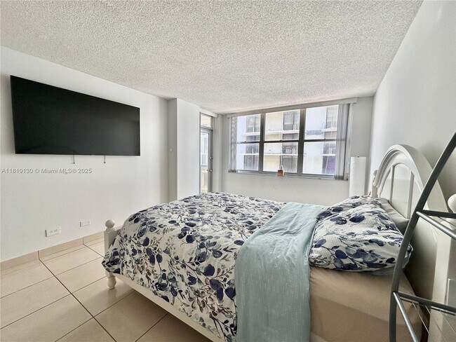 Foto del edificio - 6039 Collins Ave