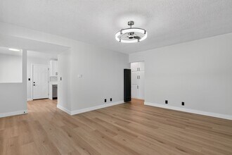 Building Photo - 812 S Ramona St