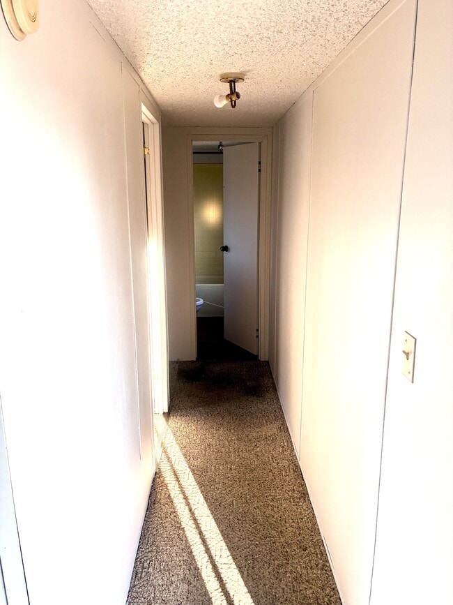 Building Photo - 101 Hill Rd