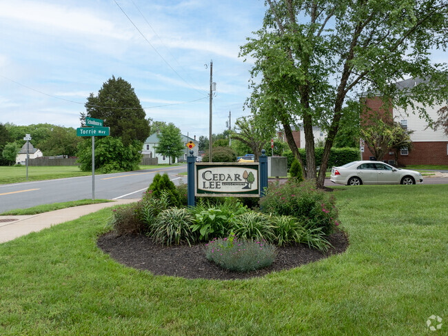 Building Photo - Cedar Lee Condominiums