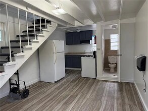 Building Photo - 321 Bengal Rd