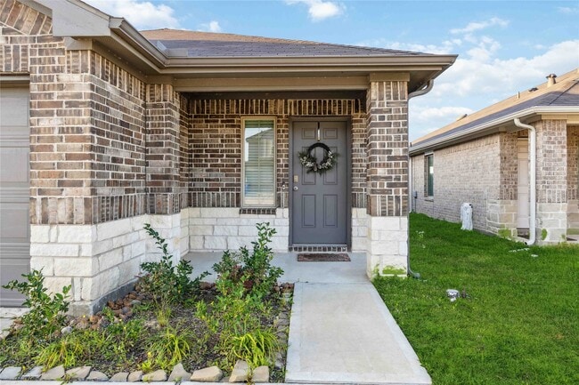 Building Photo - 16684 Lonely Pines Dr