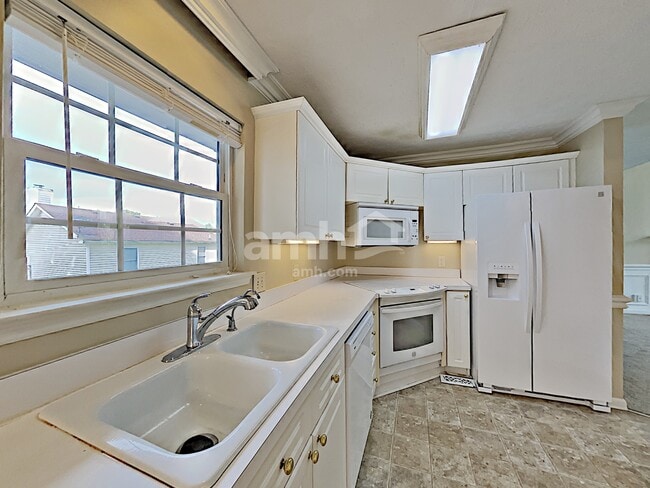 Building Photo - 107 Edgewater Pl
