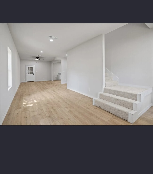 Amplia sala de estar y cocina - 3315 Rutledge St