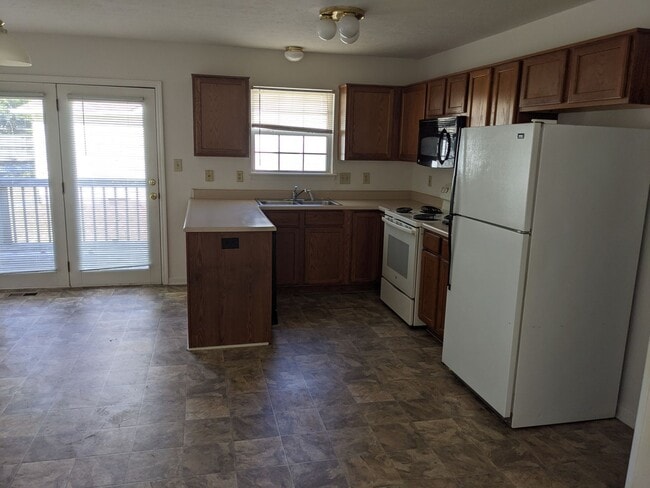 Building Photo - Spacious 2 bed 2 bath in Greenwood!