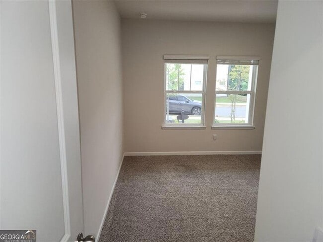 Building Photo - 235 Vly Oak Dr