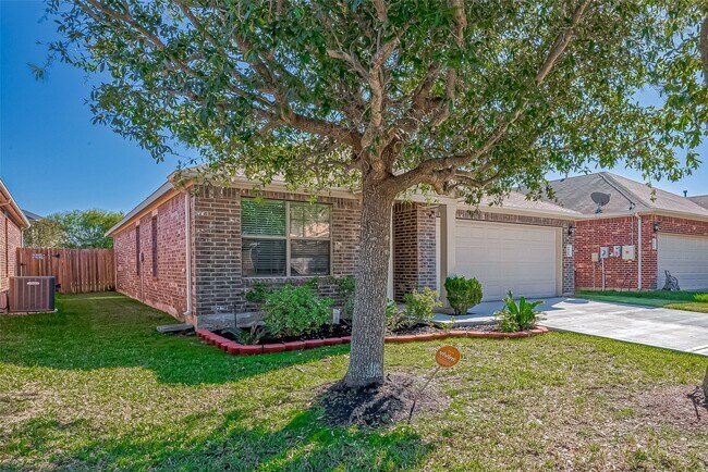 Building Photo - 5822 Camelia Evergreen Ln
