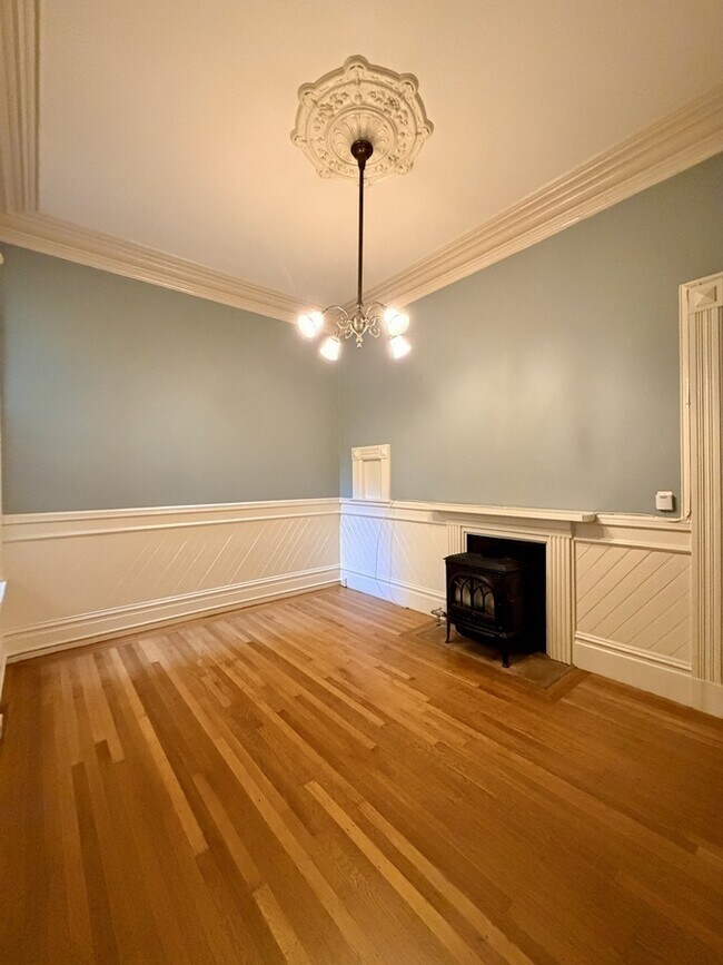 Building Photo - 2536 Sutter St