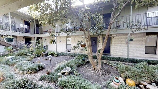 Building Photo - 1117 Hollow Creek Dr