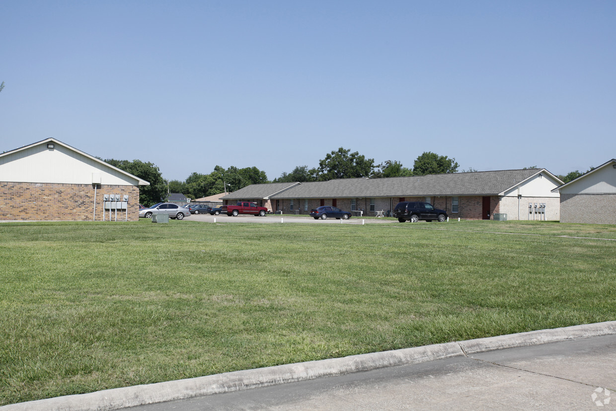 Primary Photo - Bay City Village Apartments