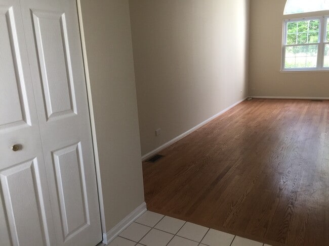 Building Photo - 396 Bentley Pl
