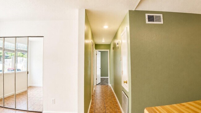 Building Photo - 9507 Wellsworth Dr
