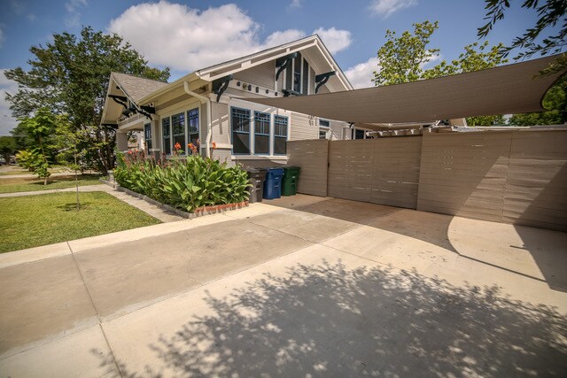 Photo - 1037 W Craig Pl House