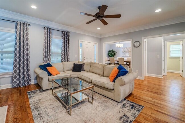 Foto del edificio - 1329 Edmund Park Dr